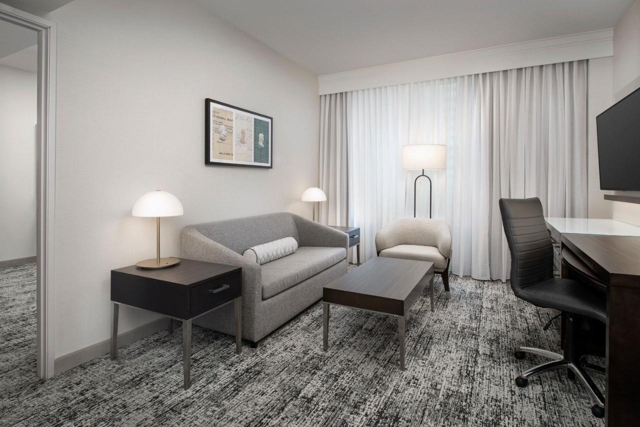 Courtyard By Marriott San Diego Downtown Exterior photo