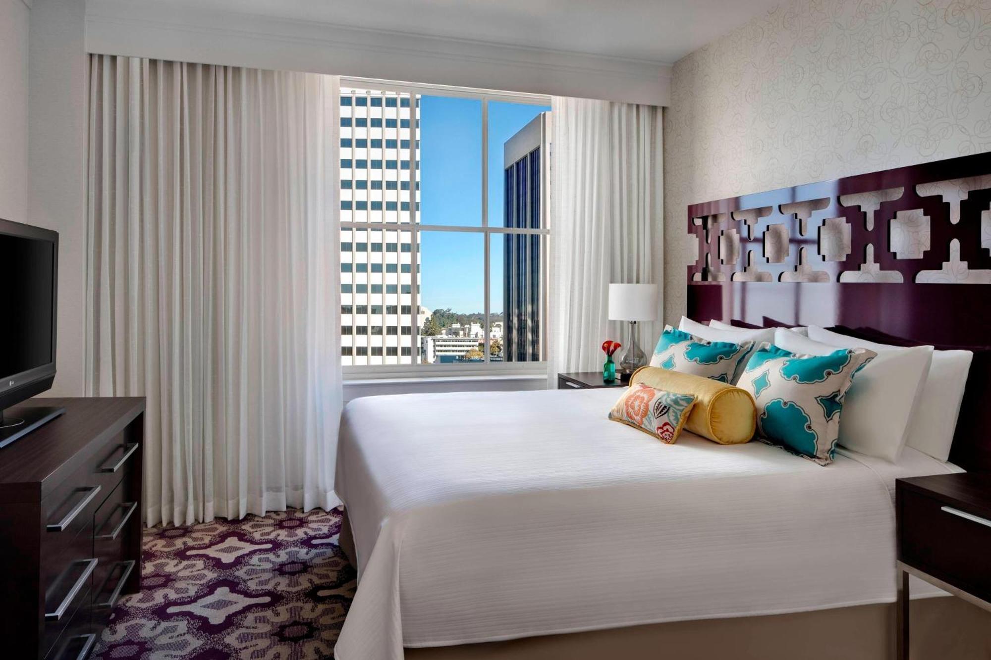 Courtyard By Marriott San Diego Downtown Exterior photo